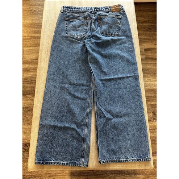 Levi's Low Loose Jeans in Medium Wash Size 32 X 30 - Picture 7 of 7